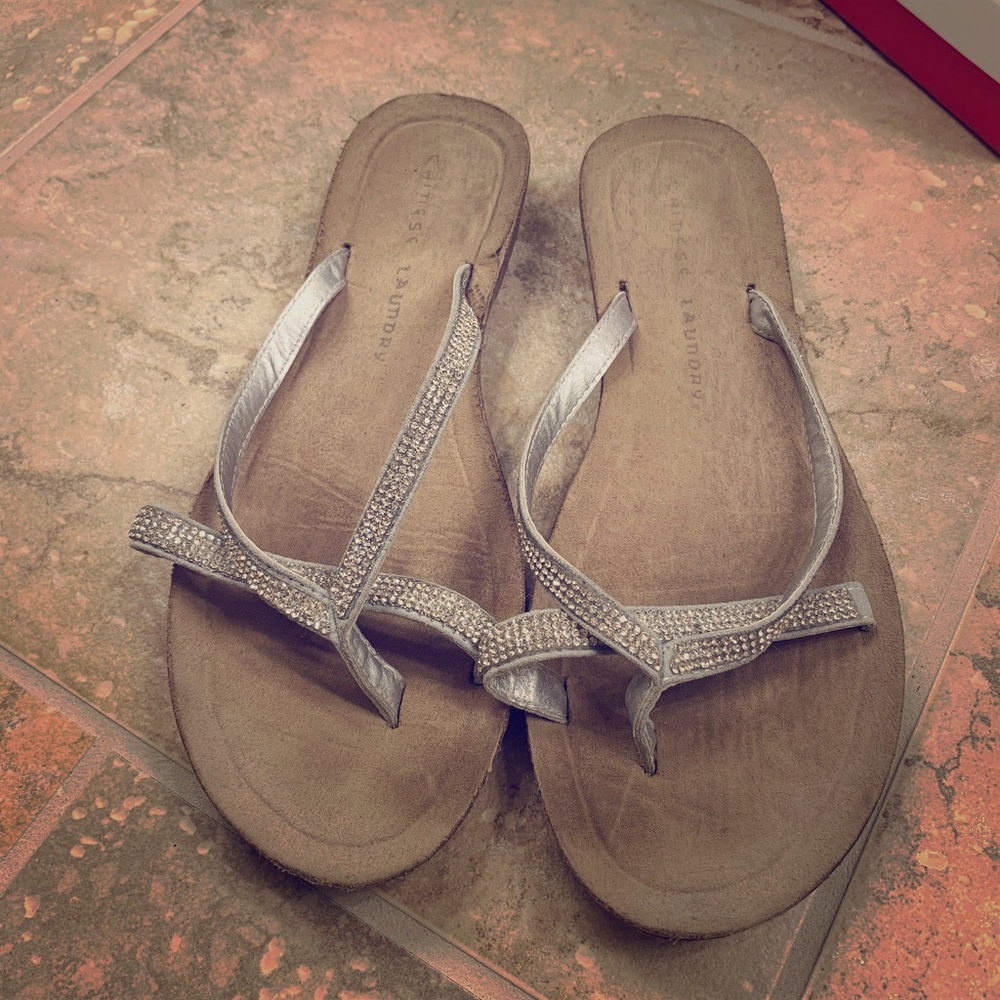 Chinese Laundry sparkly silver flip flops